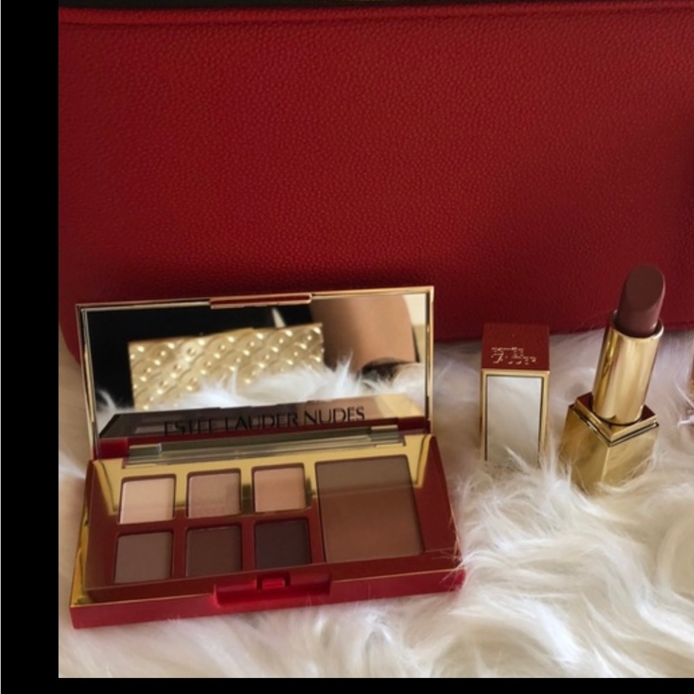 New Esteem Lauder Cosmetic set - Picture 1 of 6